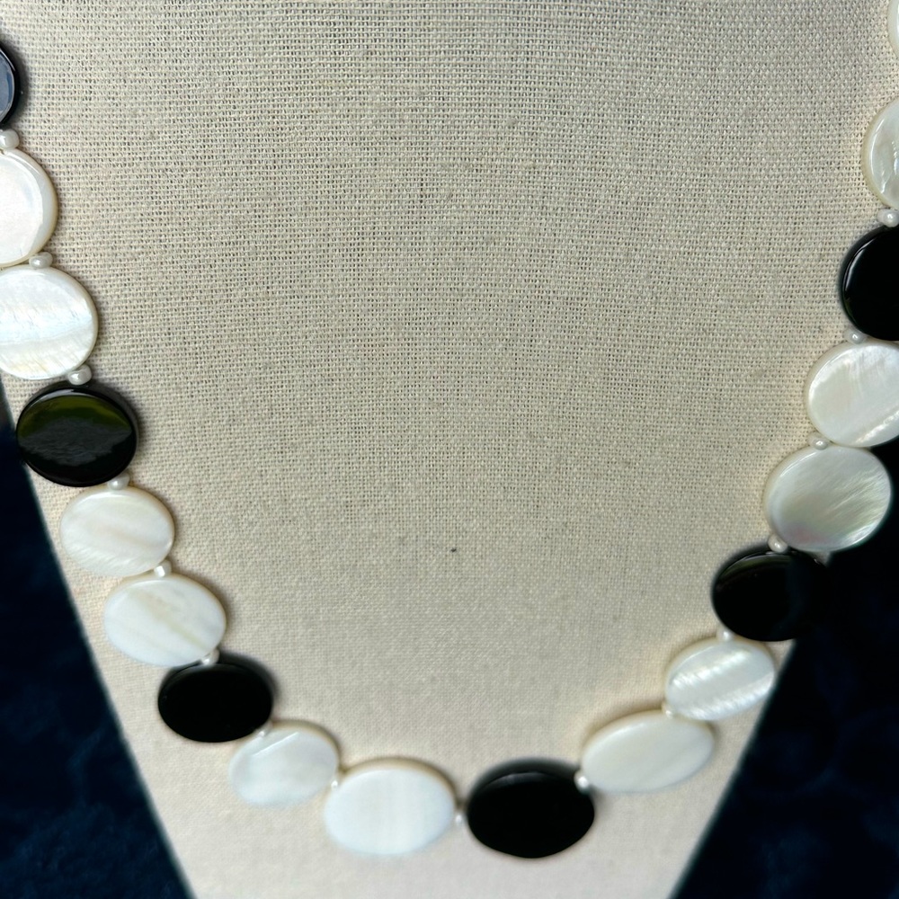 Vintage “NewWithTags” Black and White Disk Necklace
